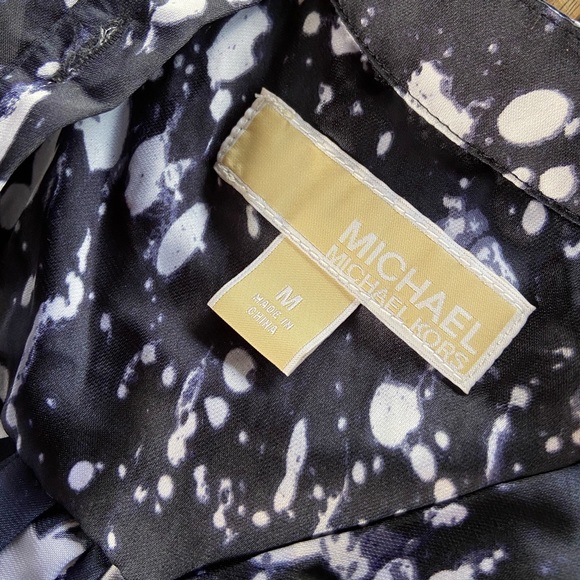Michael Kors black with a white splatter paint pattern blouse. Size medium - Picture 2 of 10